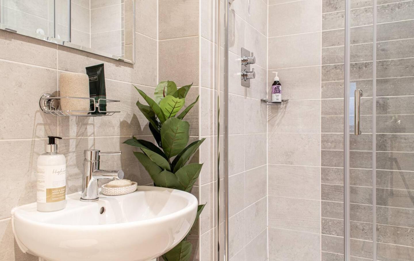 Stunning Mersey View Flat W Parking In Liverpool Exterior photo